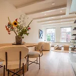 فيلة Elegant & Unique Canal House In Famous Canal Area