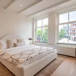 Elegant & Unique Canal House In Famous Canal Area فيلة
