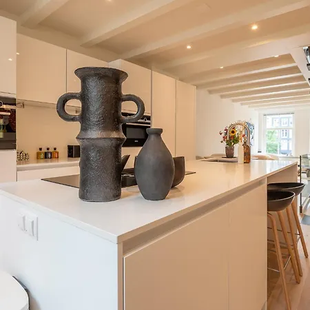 Elegant & Unique Canal House In Famous Canal Area וילה אמסטרדם