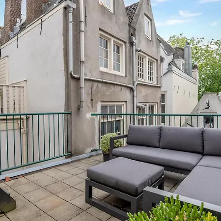 Elegant & Unique Canal House In Famous Canal Area וילה