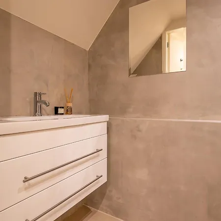 Elegant & Unique Canal House In Famous Canal Area וילה