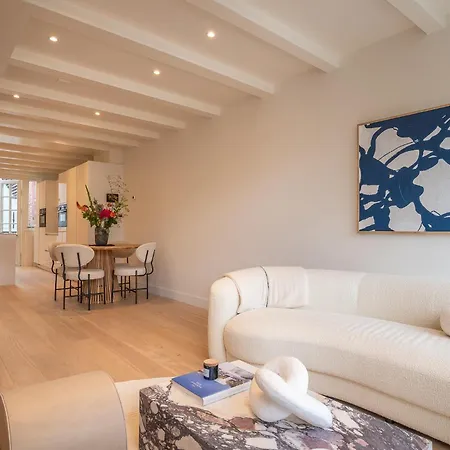 Elegant & Unique Canal House In Famous Canal Area 빌라 암스테르담