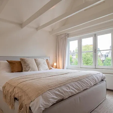 Elegant & Unique Canal House In Famous Canal Area 빌라 암스테르담