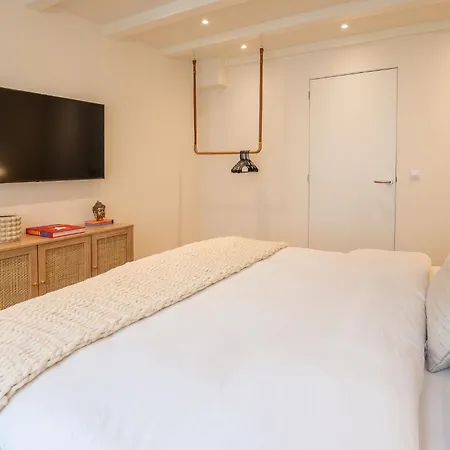 Elegant & Unique Canal House In Famous Canal Area 빌라 *