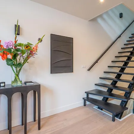 Elegant & Unique Canal House In Famous Canal Area 빌라 *